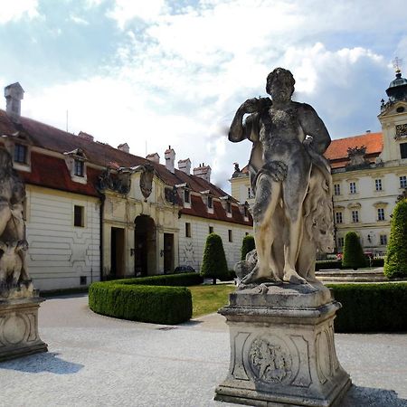 Hotel Hubertus Valtice Esterno foto