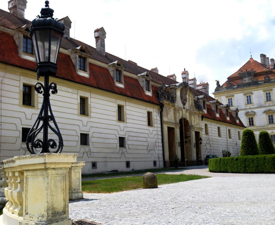 Hotel Hubertus Valtice Esterno foto