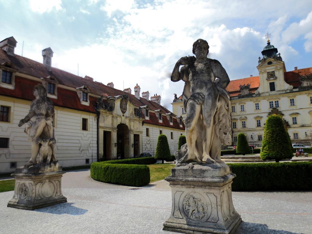 Hotel Hubertus Valtice Esterno foto