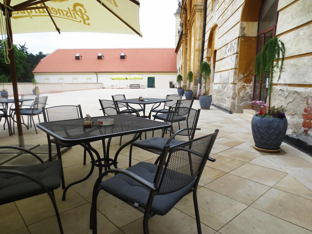 Hotel Hubertus Valtice Esterno foto