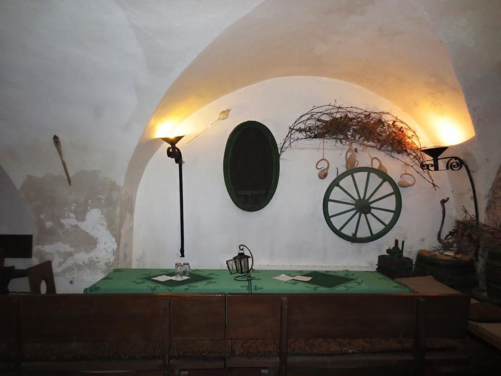 Hotel Hubertus Valtice Esterno foto