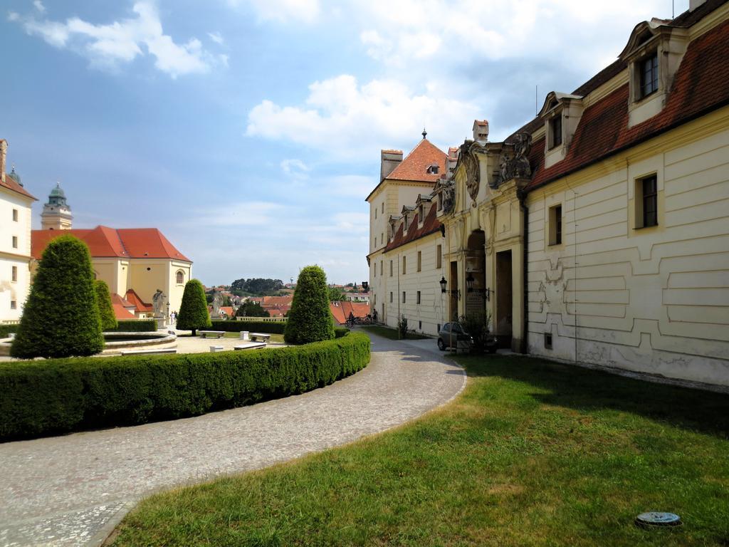 Hotel Hubertus Valtice Esterno foto