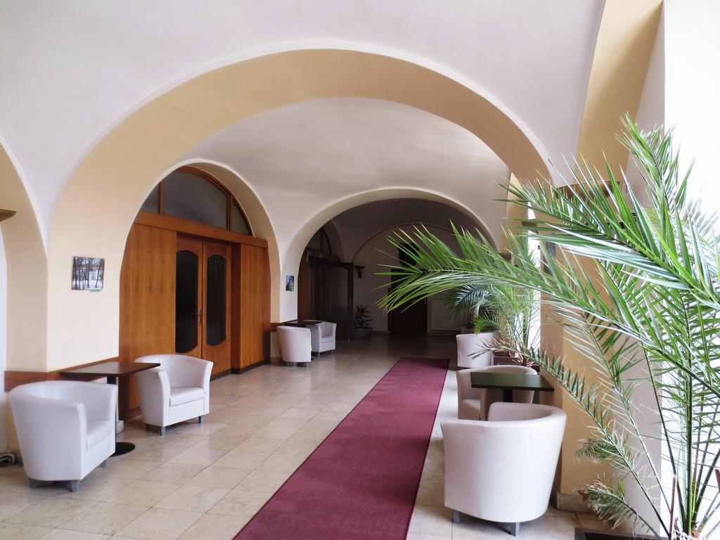 Hotel Hubertus Valtice Esterno foto