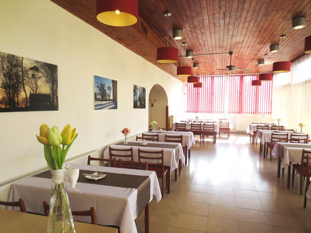 Hotel Hubertus Valtice Esterno foto