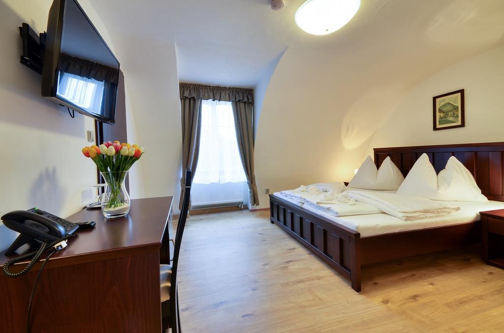Hotel Hubertus Valtice Esterno foto