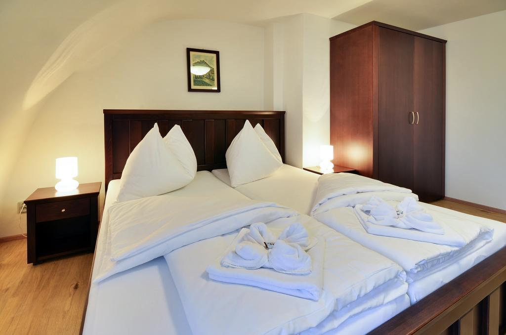 Hotel Hubertus Valtice Esterno foto