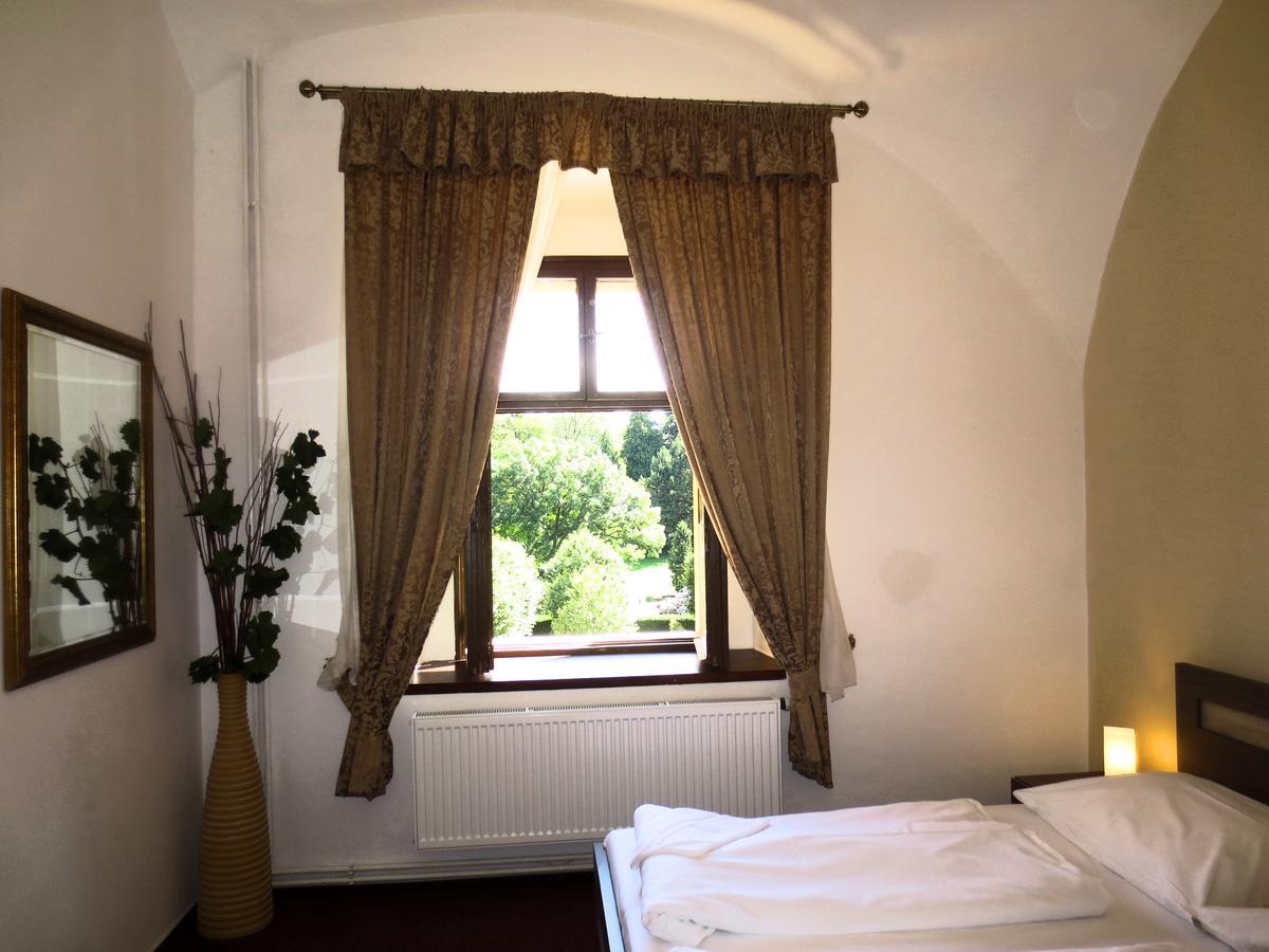 Hotel Hubertus Valtice Esterno foto