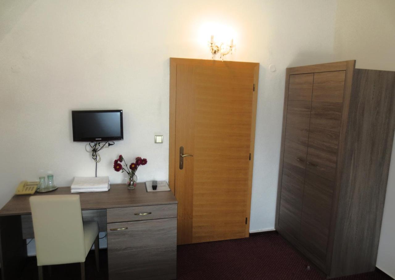Hotel Hubertus Valtice Esterno foto